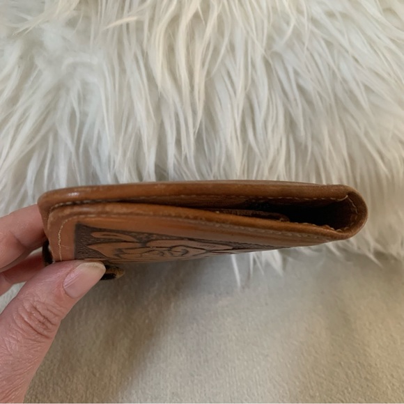 Vintage Tooled Leather Rose Floral Zipper Mirror Wallet - Picture 6 of 11